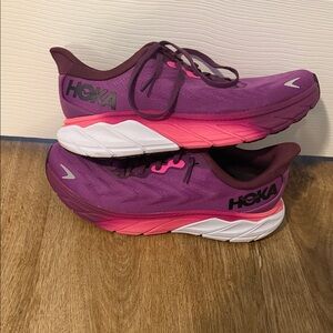 Hoka arahi 6 Vibrant Purple and Pink Sneakers